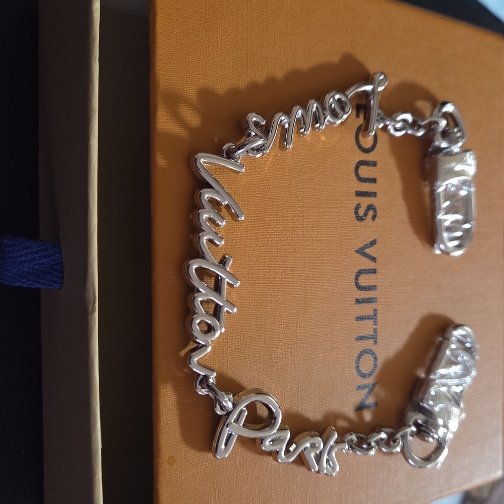 Louis Vuitton Silver Script Charm - Picture 2 of 5